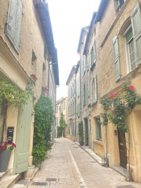 Uzes duplex atypique calme